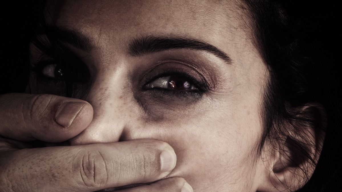 ഫോം പൂരിപ്പിക്കാനെത്തിയ വിധവയെ കൂട്ടബലാത്സംഗം ചെയ്തതായി പരാതി
