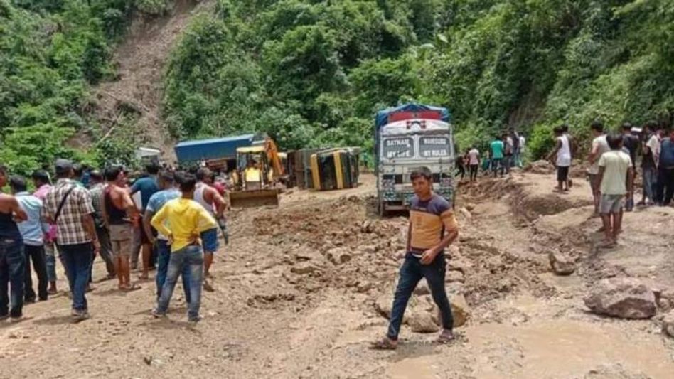 Thousands of vehicles stranded on Silchar-Shillong road Thousands of vehicles stranded on Silchar-Shillong road