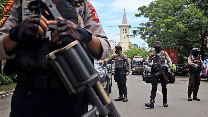 14 wounded after 2 suicide bombers target Churchgoers in Indonesia