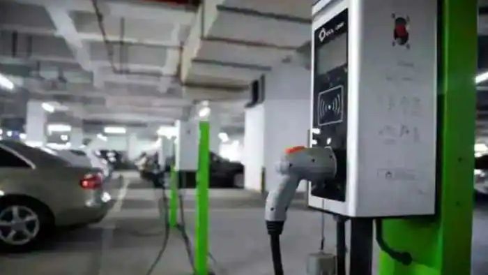 Delhi: Govts allows residents to charge electric vehicles free of cost at noon from June