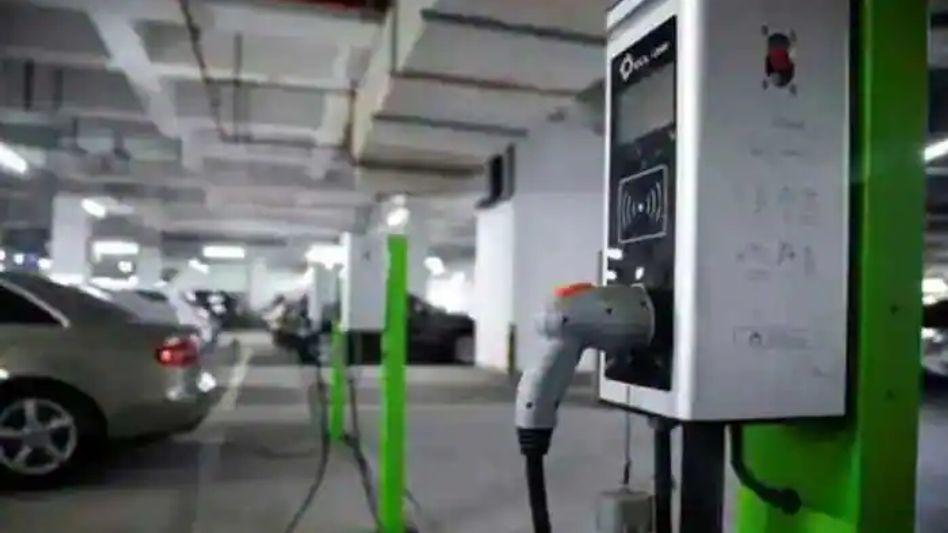 Delhi: Govts allows residents to charge electric vehicles free of cost at noon from June 1 Delhi: Govts allows residents to charge electric vehicles free of cost at noon from June 1