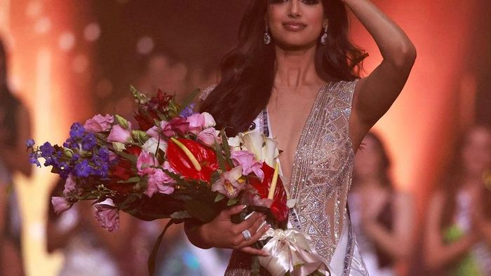 India's Harnaaz Sandhu crowned Miss Universe 2021
