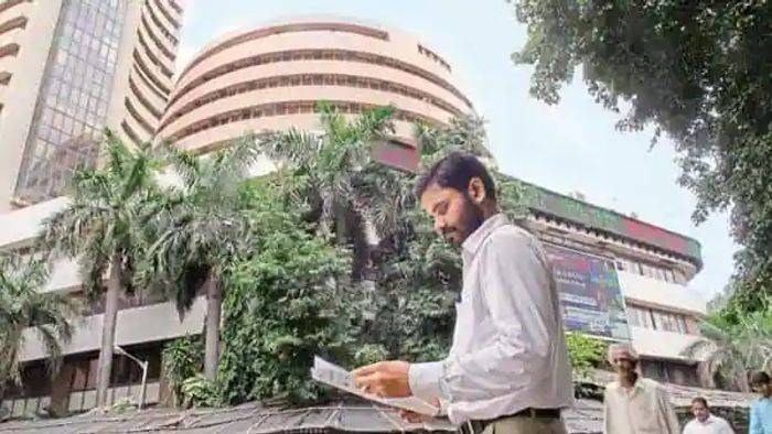 Sensex drop more than 1700 points and Nifty more than 500 points