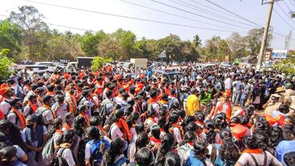 Karnataka Govt announces to close educational institutions for 3 days amid ongoing hijab row Karnataka Govt announces to close educational institutions for 3 days amid ongoing hijab row