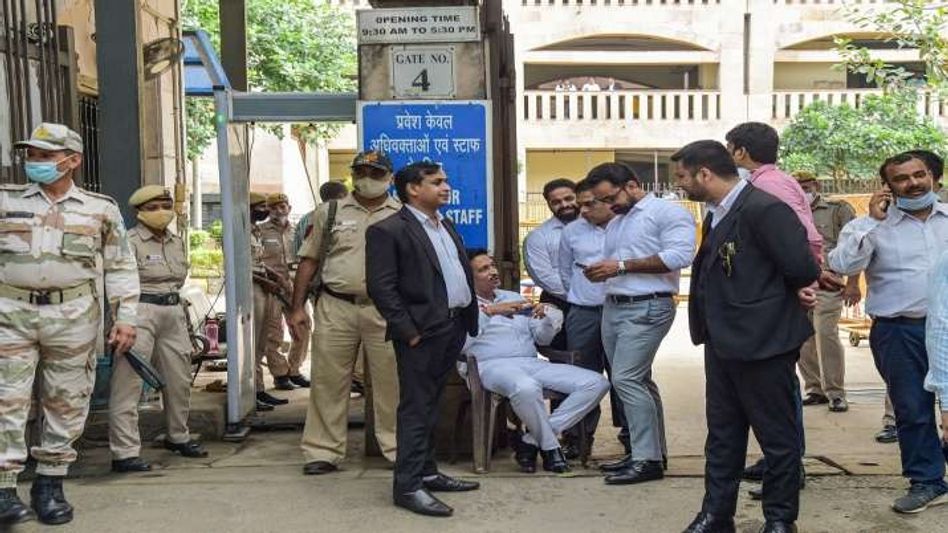 Delhi’s Rohini Court witnesses Explosion, Proceedings Suspended, Police Investigates Delhi’s Rohini Court witnesses Explosion, Proceedings Suspended, Police Investigates
