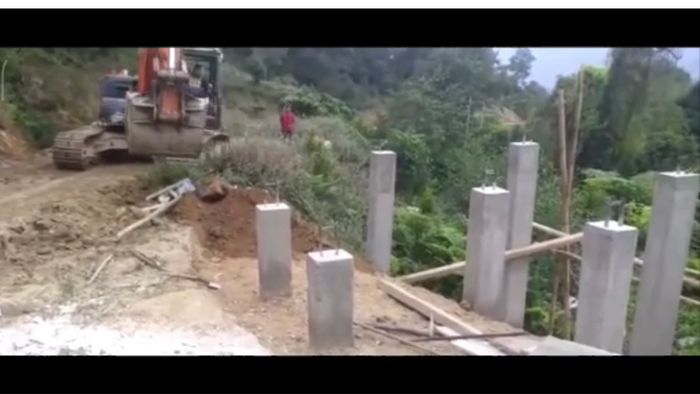 Arunachal: Youths of East Kameng district stop ongoing PMGSY road project