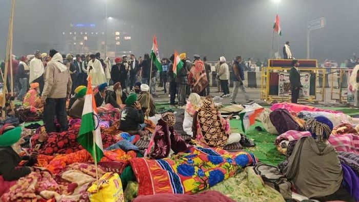 After year-long protest, farmers begin journey back home