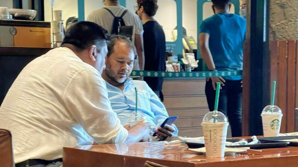 Is Akhil Gogoi making a 100 crore project deal in expensive coffeehouse? Is Akhil Gogoi making a 100 crore project deal in expensive coffeehouse?