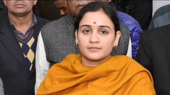 Mulayam Singh Yadav's  daughter in Law Aparna Yadav joins BJP
