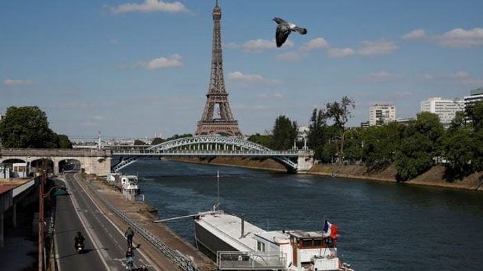Major blast heard all over Paris