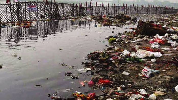 Banks of Yamuna River littered with waste after immersion of Durga Puja idols