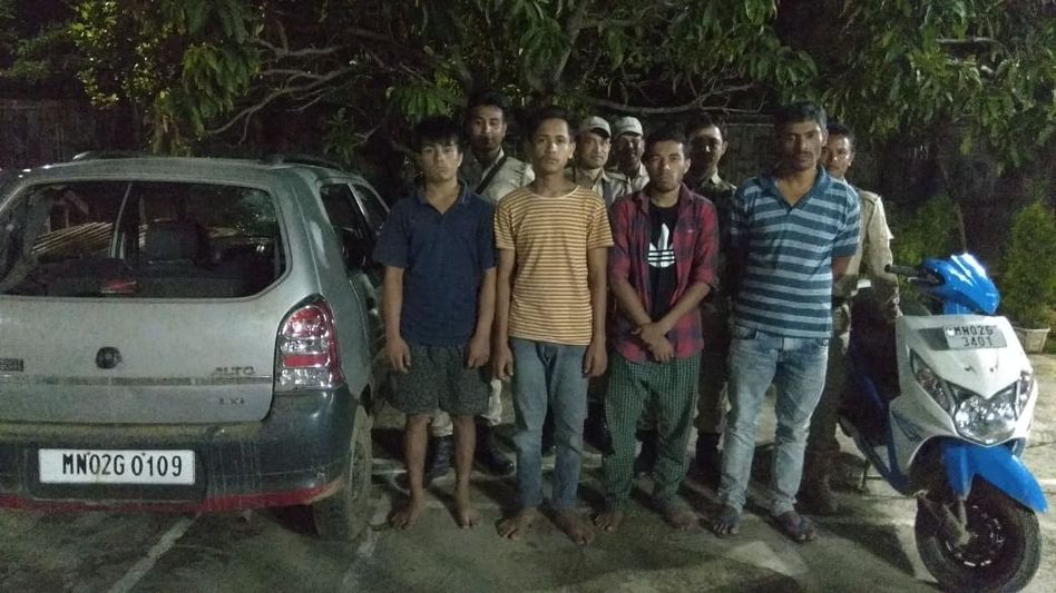 2 car thieves held in Manipur 2 car thieves held in Manipur