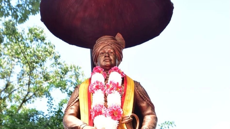 Assam CM Himanta Biswa Sarma unveils statue of Raja Sri Sri Sri Gobinda Chandra Narayana Hasnu in Silchar Assam CM Himanta Biswa Sarma unveils statue of Raja Sri Sri Sri Gobinda Chandra Narayana Hasnu in Silchar