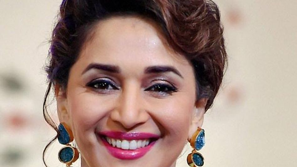 'Dhak Dhak' girl Madhuri Dixit turns 52 today 'Dhak Dhak' girl Madhuri Dixit turns 52 today