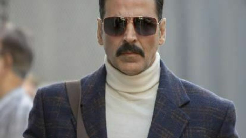 Actor Akshay Kumar trolled for dissuading fans not to play Holi Actor Akshay Kumar trolled for dissuading fans not to play Holi