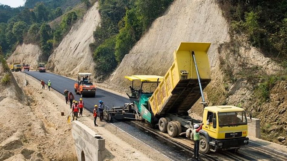 Siang dist admin issues traffic advisory between Sangam tri-junction to Gabung stream Siang dist admin issues traffic advisory between Sangam tri-junction to Gabung stream