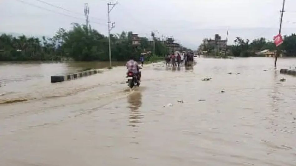2 more lives lost amid improvement of flood scenario in Assam 2 more lives lost amid improvement of flood scenario in Assam