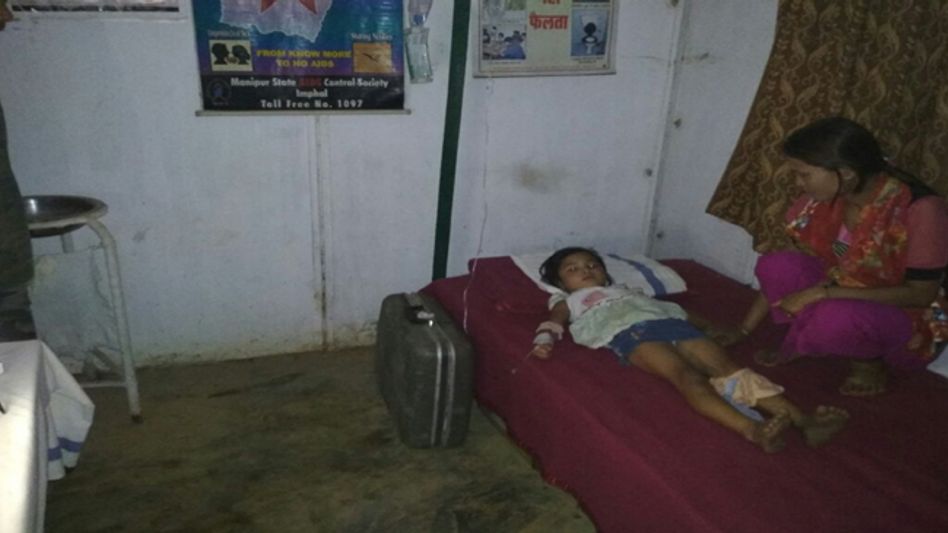 MANIPUR: A SEVEN YEAR OLD CHILD LIFE SAVED BY 17 ASSAM RIFLES MANIPUR: A SEVEN YEAR OLD CHILD LIFE SAVED BY 17 ASSAM RIFLES