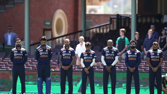 Why are Indian and Australian players wearing black armbands in Sydney?
