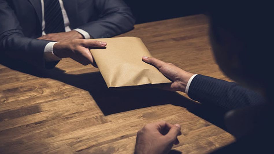 SCHOOL HEADMASTER CAUGHT RED-HANDED WHILE TAKING BRIBE SCHOOL HEADMASTER CAUGHT RED-HANDED WHILE TAKING BRIBE