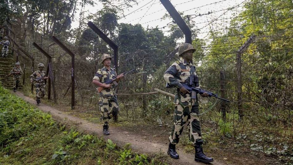 BSF caught 3,204 illegal intruders in past year, BGB claims no infiltrations in India BSF caught 3,204 illegal intruders in past year, BGB claims no infiltrations in India