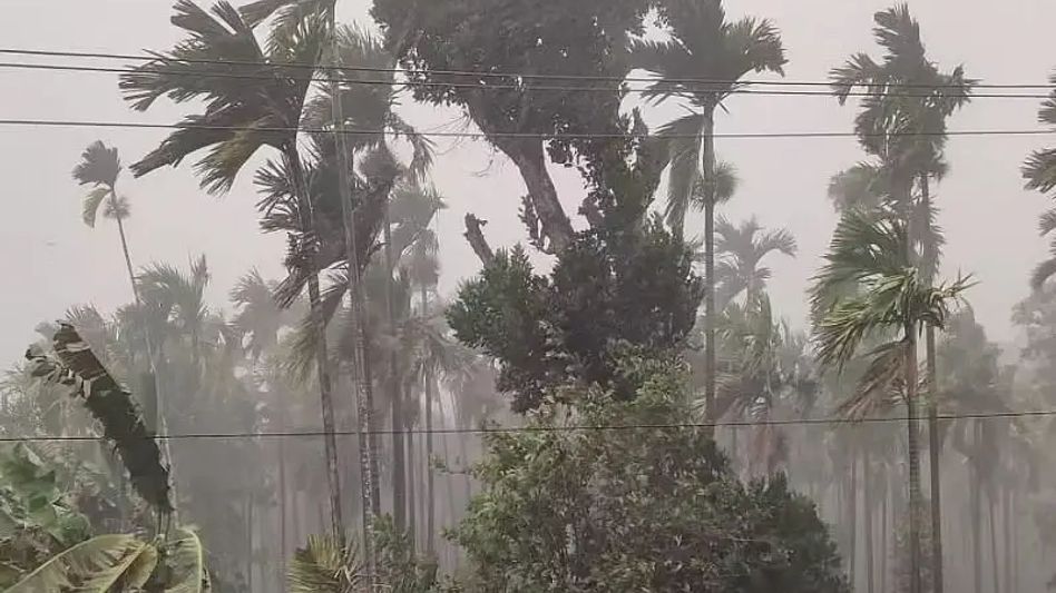 Meghalaya: Cyclonic storm damaged over 1000 homes in Ri Bhoi District Meghalaya: Cyclonic storm damaged over 1000 homes in Ri Bhoi District