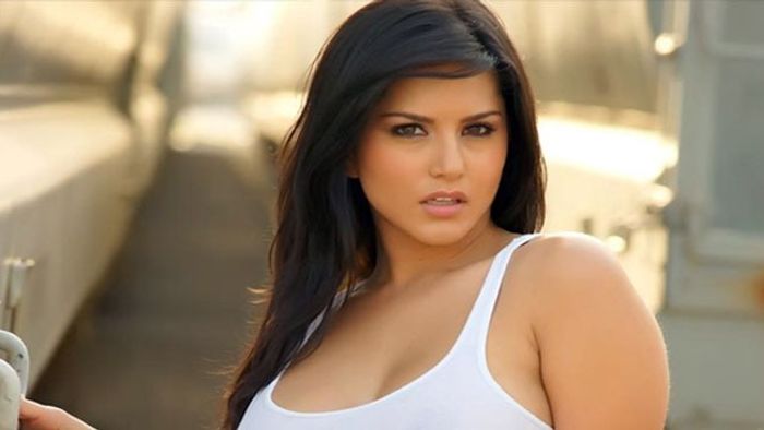Sunny Leone's pic in Hotel Kitchen goes Viral