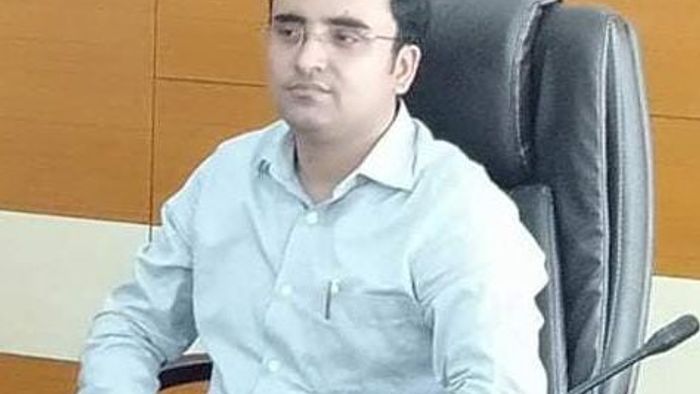 Assam: Hailakandi DC gives away CM's gift items to recognised media persons