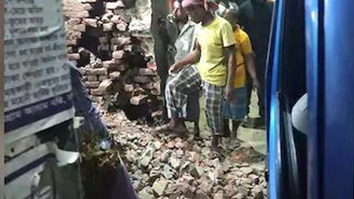 Dhaka, around 200 people vandalise and pillage the ISKCON Radhakanta temple