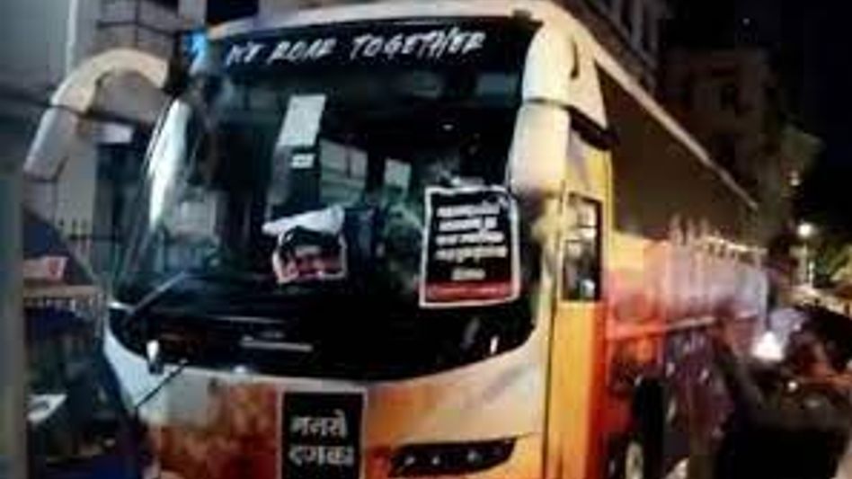 Delhi Capitals IPL team bus was attacked in Mumbai Delhi Capitals IPL team bus was attacked in Mumbai