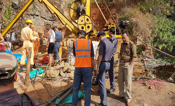 UPDATE| Meghalaya Rescue operations continue for the 32nd consecutive day UPDATE| Meghalaya Rescue operations continue for the 32nd consecutive day