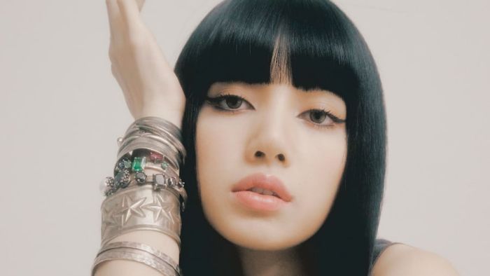 BLACKPINK Lisa ‘Money’ reaches 300 million streams on Spotify