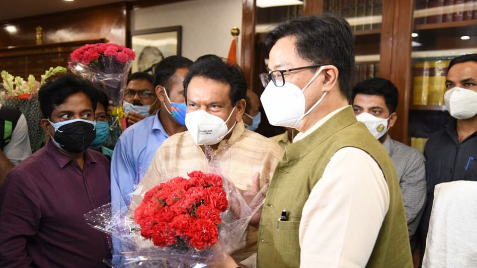 Kiren Rijiju takes charge as Union Law Minister, says he'll always try to keep transparency Kiren Rijiju takes charge as Union Law Minister, says he'll always try to keep transparency
