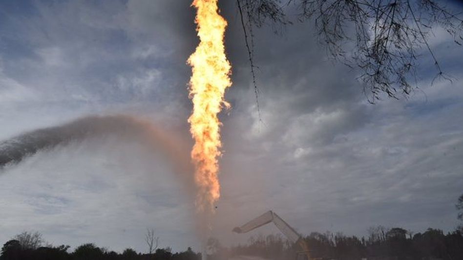 Assam: Efforts on to douse Baghjan fire, OIL places Blow Out Preventer at site Assam: Efforts on to douse Baghjan fire, OIL places Blow Out Preventer at site