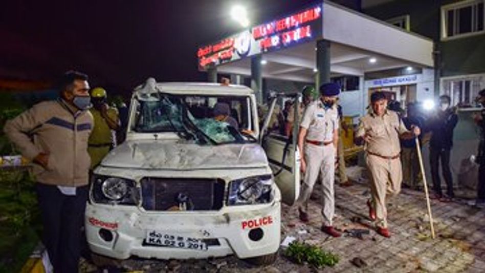 3 killed in police firing in Bengaluru amid violence over Facebook post 3 killed in police firing in Bengaluru amid violence over Facebook post