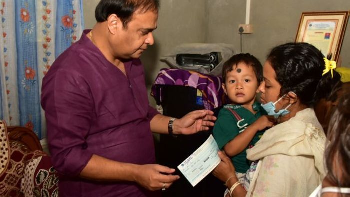 Assam CM hands over cheque of Rs 50 lakh to widow of slain AR jawan