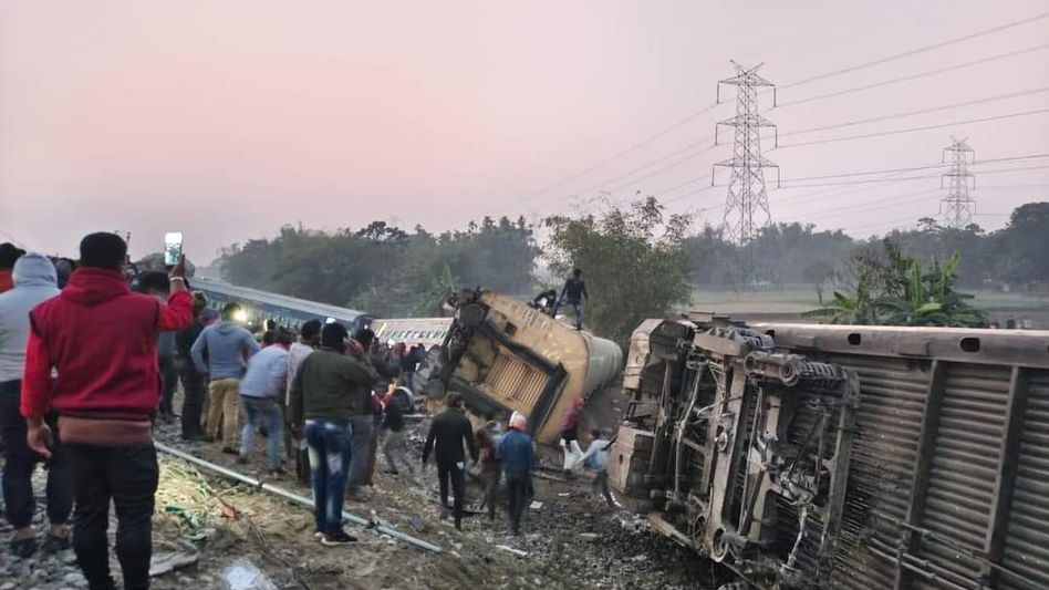 3 dead in Bikaner-Guwahati express accident; PM Modi dials WB CM Mamata Banerjee 3 dead in Bikaner-Guwahati express accident; PM Modi dials WB CM Mamata Banerjee