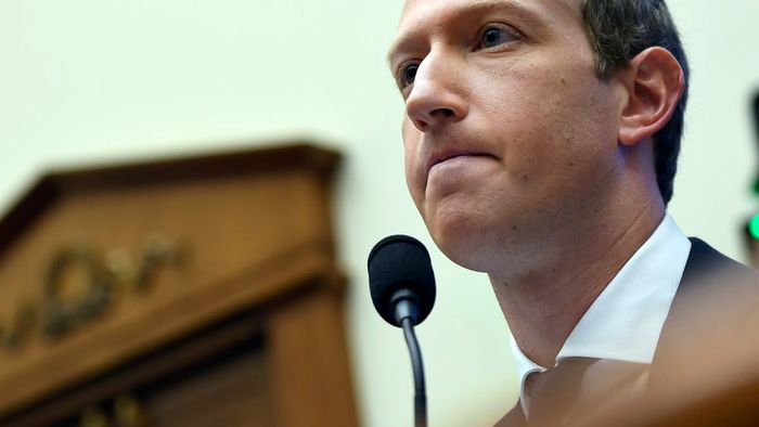 Zuckerberg loses $7 billion as Facebook plunges on Monday