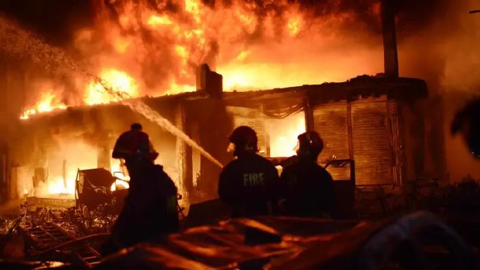 Massive fire broke out in Bangladesh container depot, 35 killed, over 450 injured