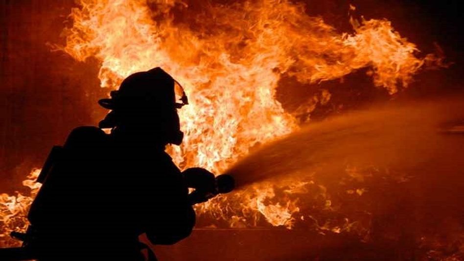 Delhi: Fire breaks out near Mundka Metro station; death toll reaches 26 Delhi: Fire breaks out near Mundka Metro station; death toll reaches 26