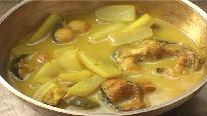 STRIPED SNAKE HEAD COOKED WITH RED RADISH (XOL MAS ARU MULAR ANJA)