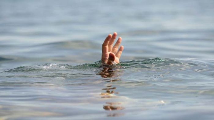 FIVE STUDENTS DROWN