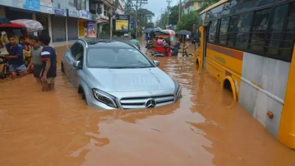 Assam: Guwahati is sinking due to flash flood Assam: Guwahati is sinking due to flash flood