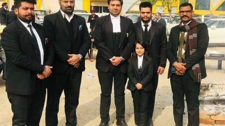 India's shortest lawyer Harwinder Kaur touches new heights -- an inspiring success story India's shortest lawyer Harwinder Kaur touches new heights -- an inspiring success story