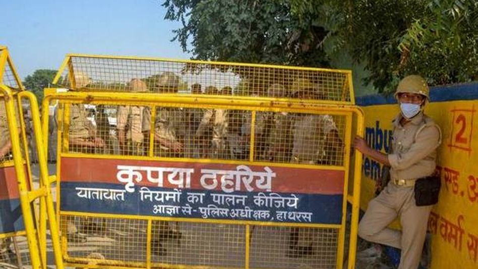 U.P Police arrested 4 including a Journalist on the way to Hathras U.P Police arrested 4 including a Journalist on the way to Hathras