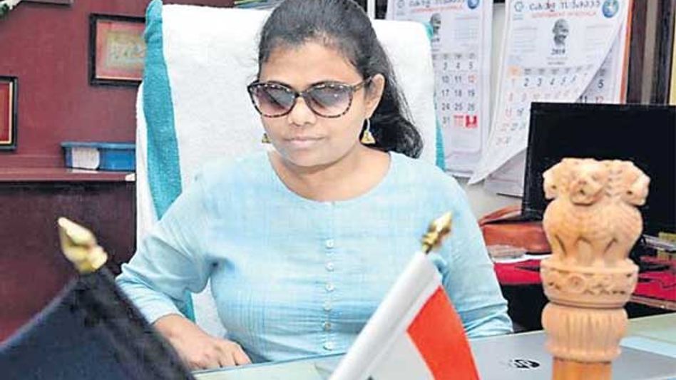 India's First Visually Impaired Woman IAS Officer Takes Charge as Sub-Collector of Thiruvananthapuram India's First Visually Impaired Woman IAS Officer Takes Charge as Sub-Collector of Thiruvananthapuram