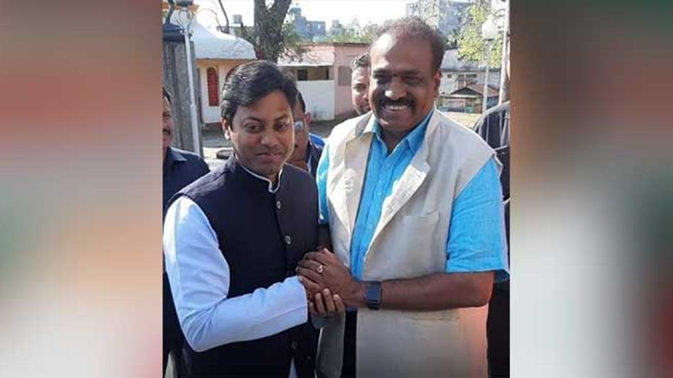 Congress’s MGVK Bhanu and BJP’s Pallav Lochan Das seek blessings at Mahabhairav temple before casting vote Congress’s MGVK Bhanu and BJP’s Pallav Lochan Das seek blessings at Mahabhairav temple before casting vote