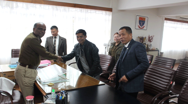 Meghalaya: HNLC Finance Secretary Lays Down Arms in front of DGP Meghalaya: HNLC Finance Secretary Lays Down Arms in front of DGP