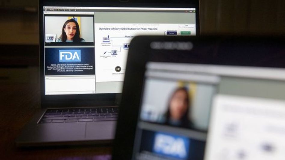 US FDA Panel advisors back authorizing Pfizer COVID vaccine US FDA Panel advisors back authorizing Pfizer COVID vaccine