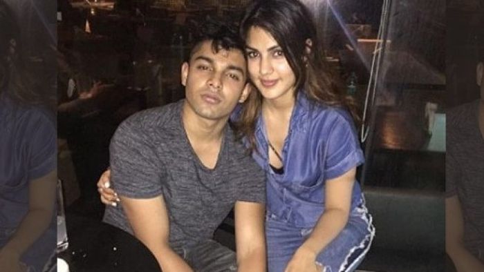 Rhea Chakraborty, Showik mobes High Court seeking bail in drug case